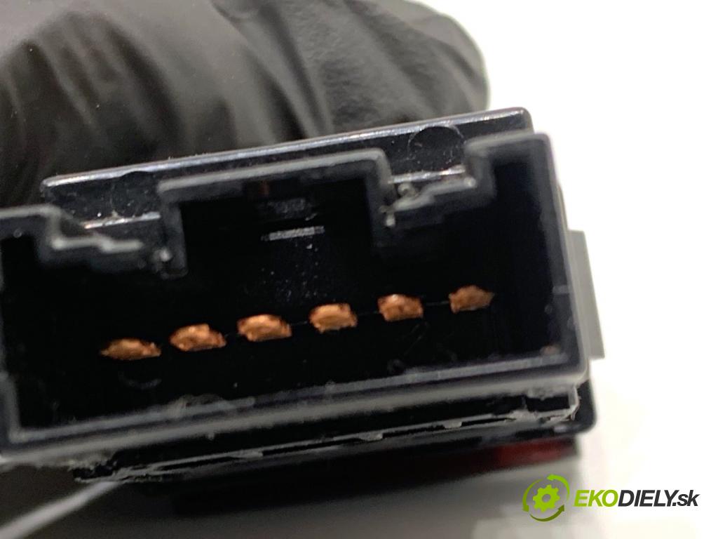 HYUNDAI ix35 SUV 2013 135 kW 2.0 CRDi 4WD 1995 spínač světel nouzových 937902S000 (Páčky pod volantem)