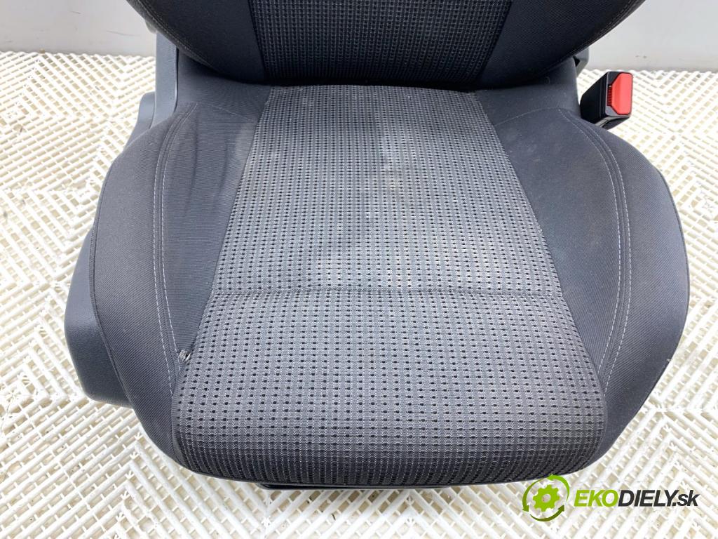 PEUGEOT 508 I sedan 2012 103 kW 2.0 HDi 1997 Sedadlo pravy predný