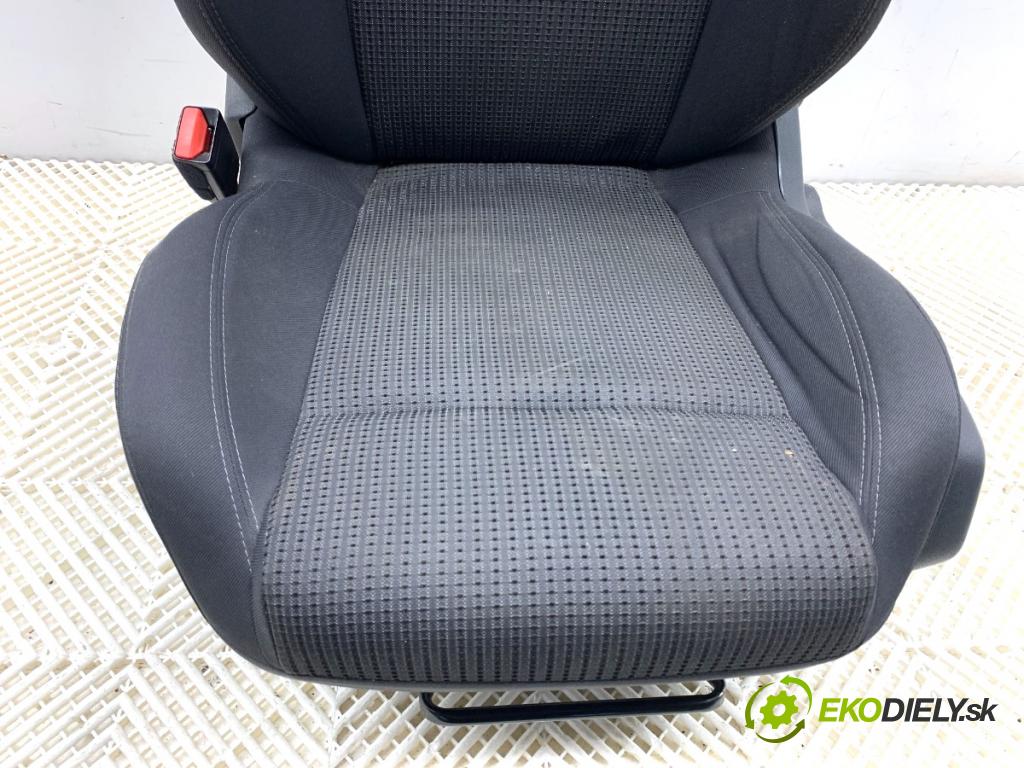 PEUGEOT 508 I sedan 2012 103 kW 2.0 HDi 1997 sedadlo levý přední část