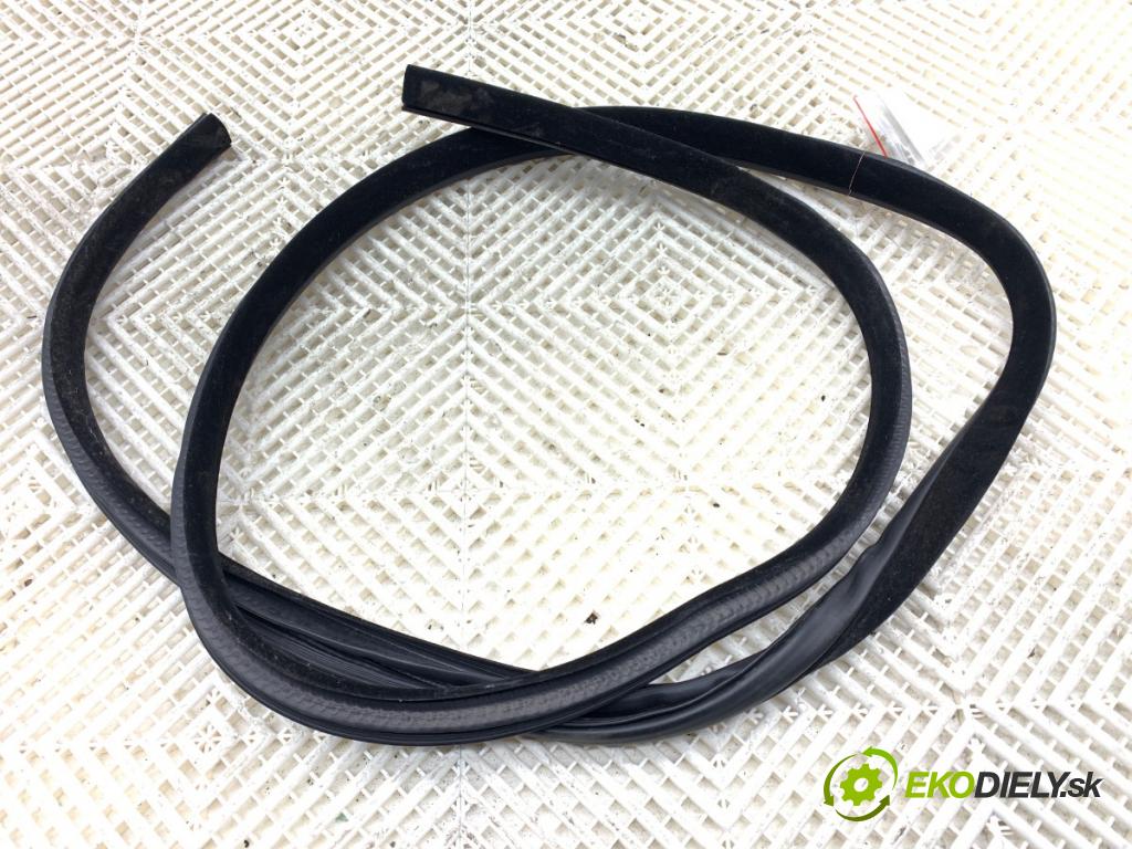 JAGUAR F-PACE SUV 2016 120 kW 2.0 TD4 1999 tesnenie Dvere predný pravá 