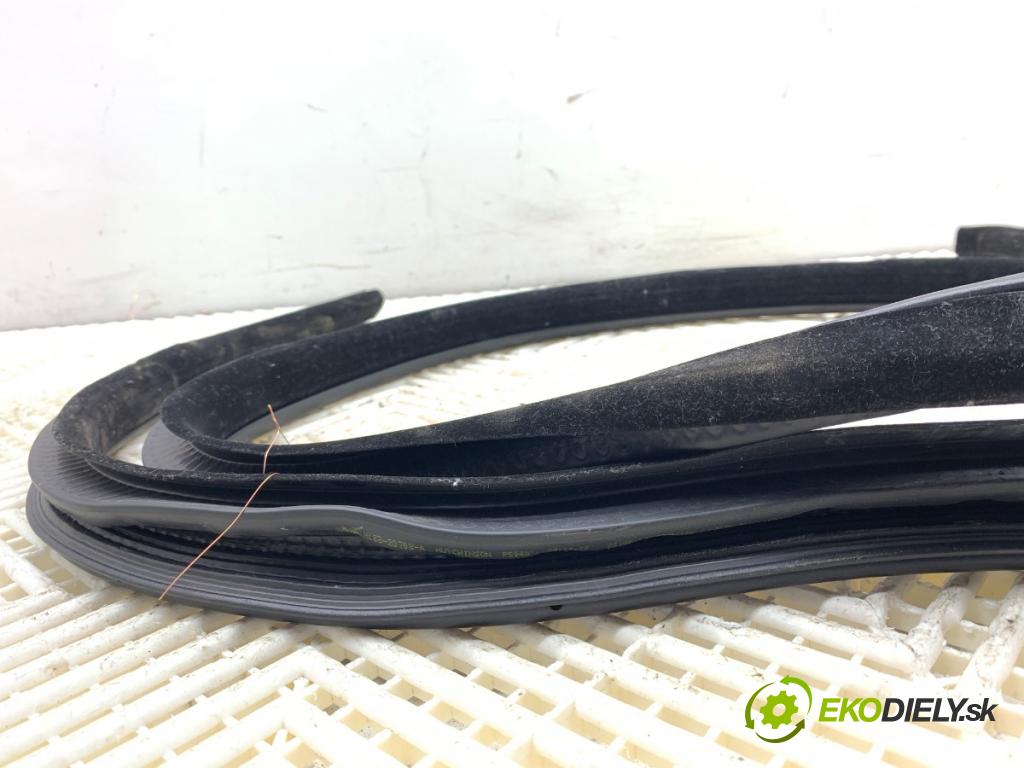 JAGUAR F-PACE SUV 2016 120 kW 2.0 TD4 1999 tesnenie Dvere predný ľavá strana