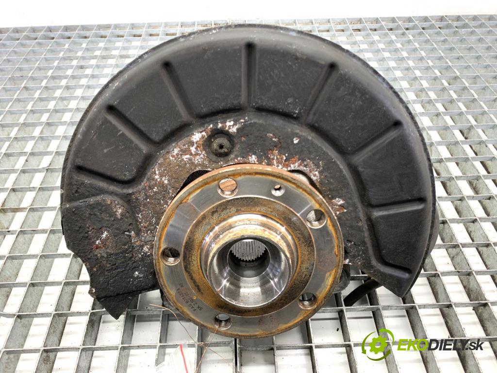 VW PASSAT B7 sedan 2013 103 kW 2.0 TDI 1968 náboj pravý přední část 