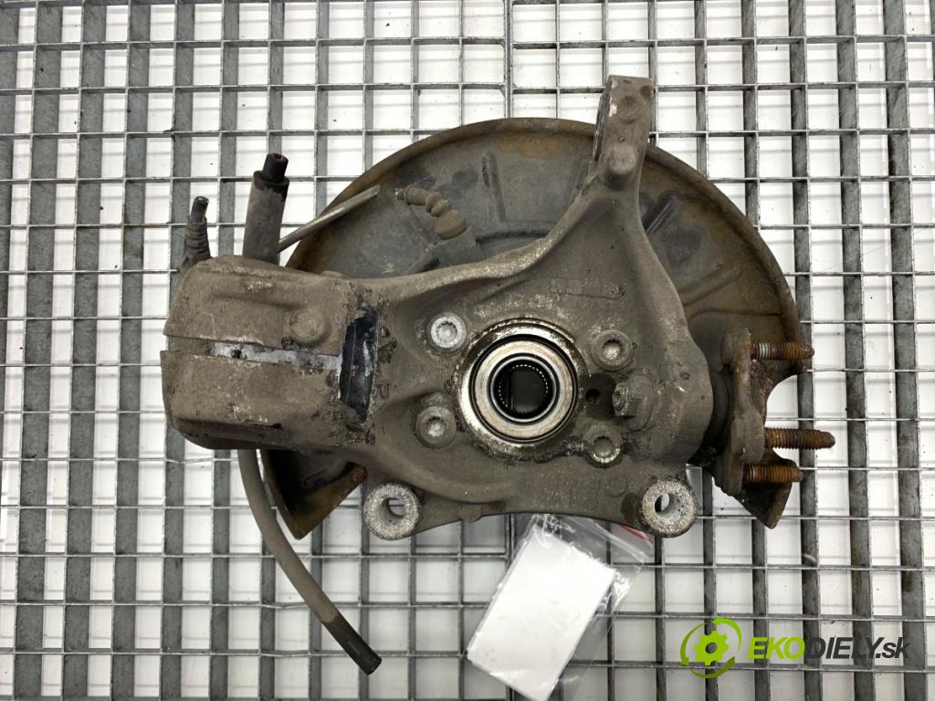 VW PASSAT B7 sedan 2013 103 kW 2.0 TDI 1968 náboj pravý přední část