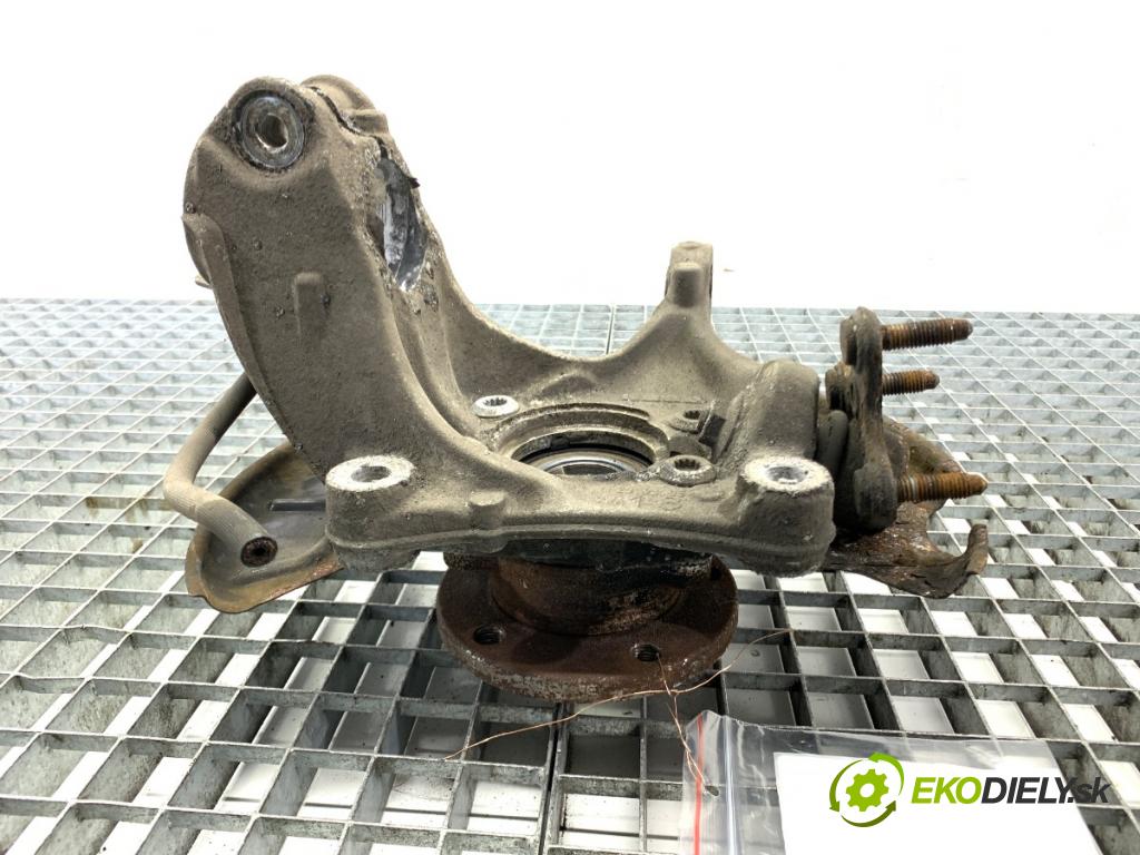 VW PASSAT B7 sedan 2013 103 kW 2.0 TDI 1968 náboj pravý přední část