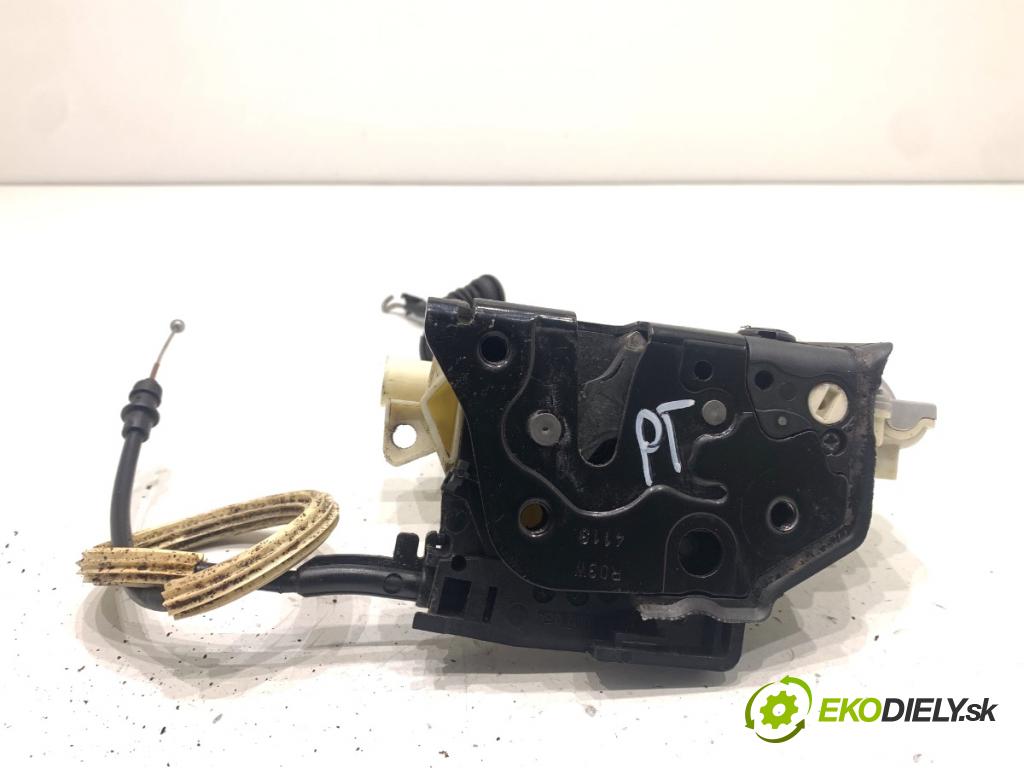 VW PASSAT B7 sedan 2013 103 kW 2.0 TDI 1968 zámok Dvere pravy zad 3C4839016A