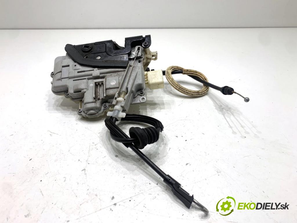 VW PASSAT B7 sedan 2013 103 kW 2.0 TDI 1968 zámok Dvere pravy zad 3C4839016A