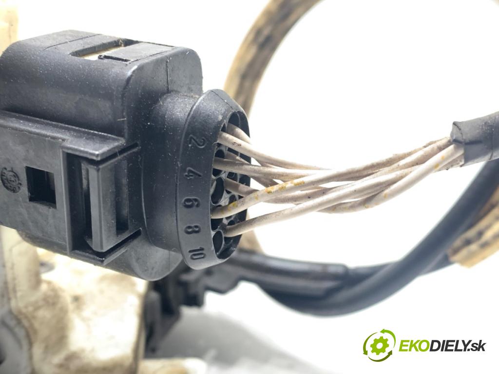 VW PASSAT B7 sedan 2013 103 kW 2.0 TDI 1968 zámok Dvere ľavy predný 3C1837015A