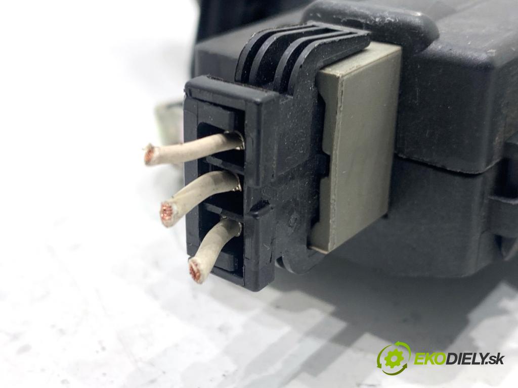 VW PASSAT B7 sedan 2013 103 kW 2.0 TDI 1968 zámok dveří zadní část 4F5827505D