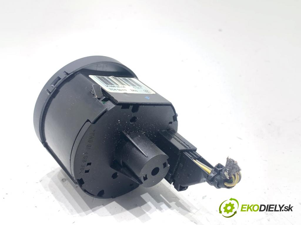 VW PASSAT B7 sedan 2013 103 kW 2.0 TDI 1968 spínač světel 3C8941431A