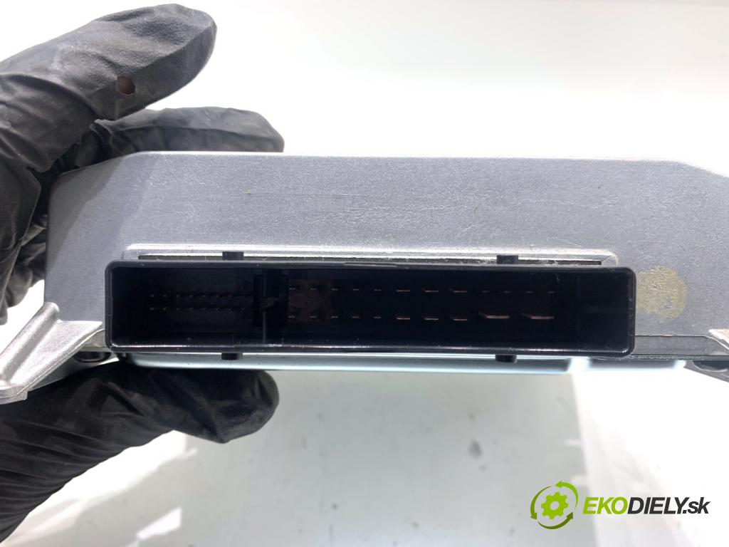 VW PASSAT B7 sedan 2013 103 kW 2.0 TDI 1968 Zosilňovač 5K0035456D (Zosilňovač)