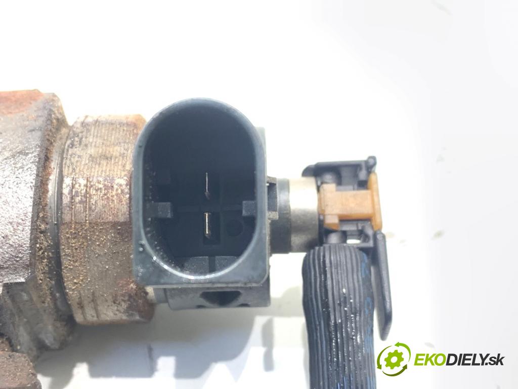 VW PASSAT B7 sedan 2013 103 kW 2.0 TDI 1968 vstřikovací ventily 03L130277J