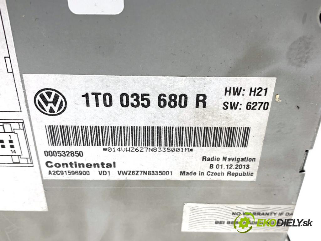 VW PASSAT B7 sedan 2013 103 kW 2.0 TDI 1968 RADIO 1T0035680R (Audio zariadenie)