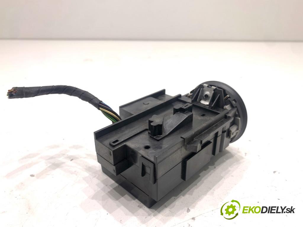 VW PASSAT B7 sedan 2013 103 kW 2.0 TDI 1968 spínačka 3C0905843AE (Spínací skříňka)