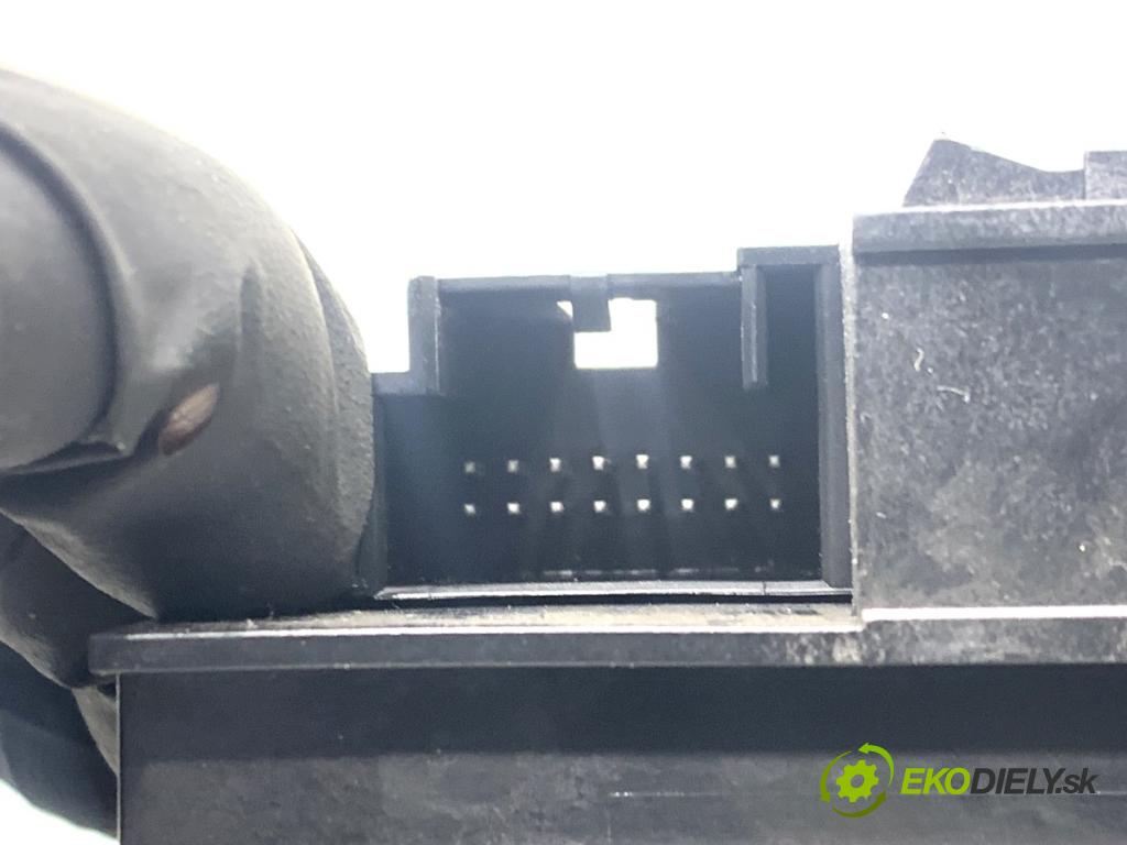 VW PASSAT B7 sedan 2013 103 kW 2.0 TDI 1968 spínačka 3C0905843AE (Spínací skříňka)