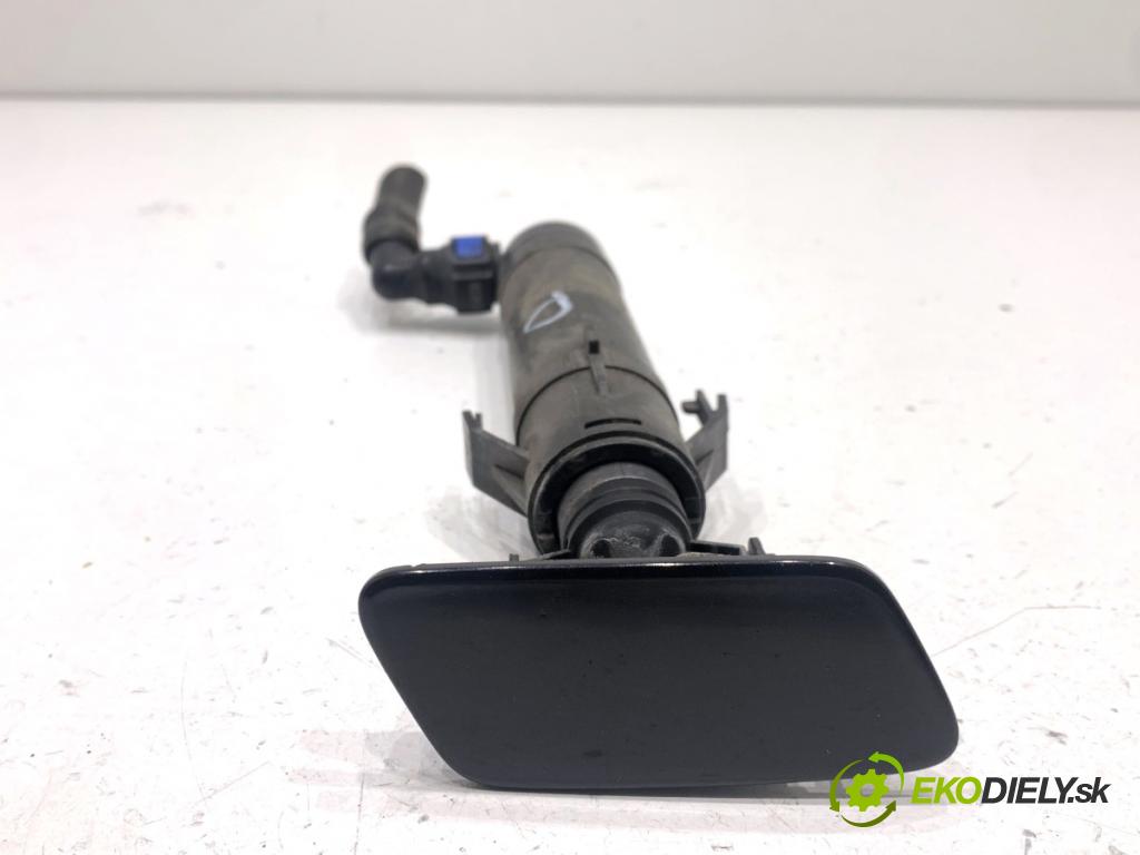 VW PASSAT B7 sedan 2013 103 kW 2.0 TDI 1968 ostřikovače světla pravý přední část 3AA955104