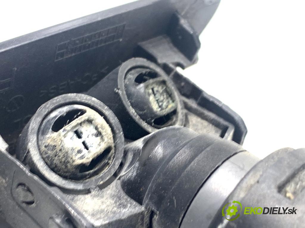 VW PASSAT B7 sedan 2013 103 kW 2.0 TDI 1968 ostřikovače světla pravý přední část 3AA955104