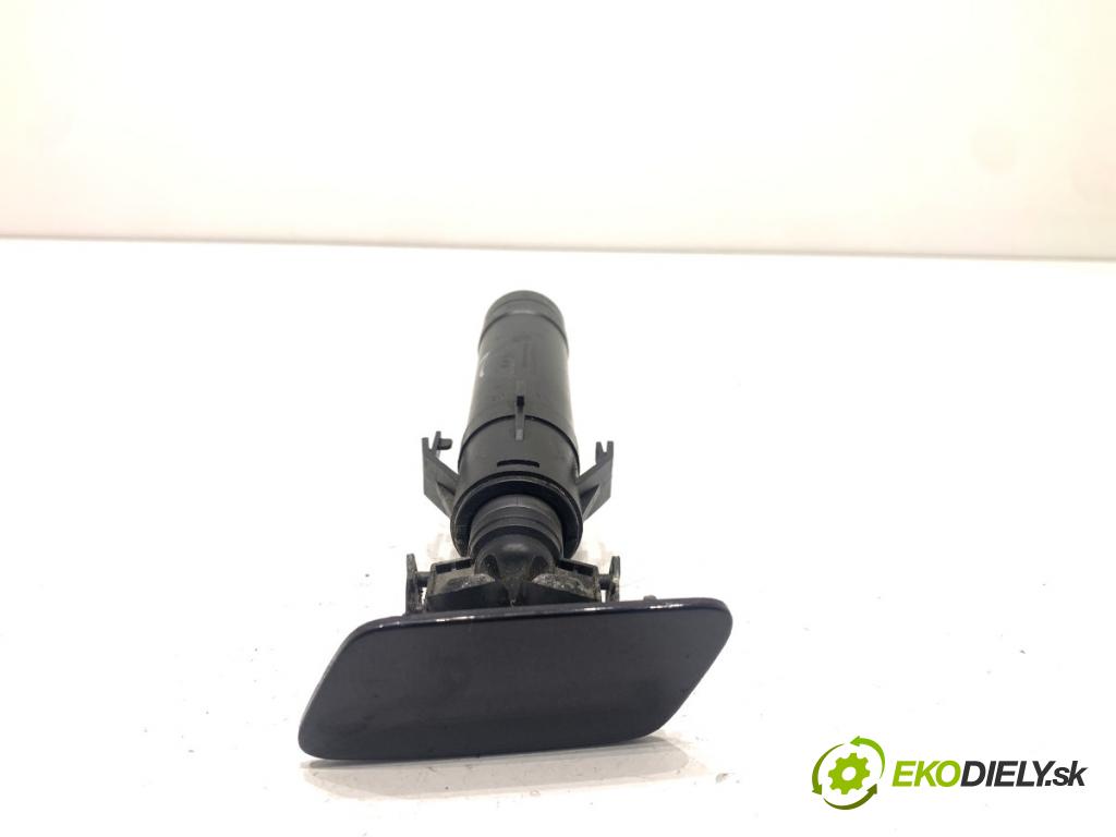 VW PASSAT B7 sedan 2013 103 kW 2.0 TDI 1968 ostřikovače světla levý přední část 3AA955103