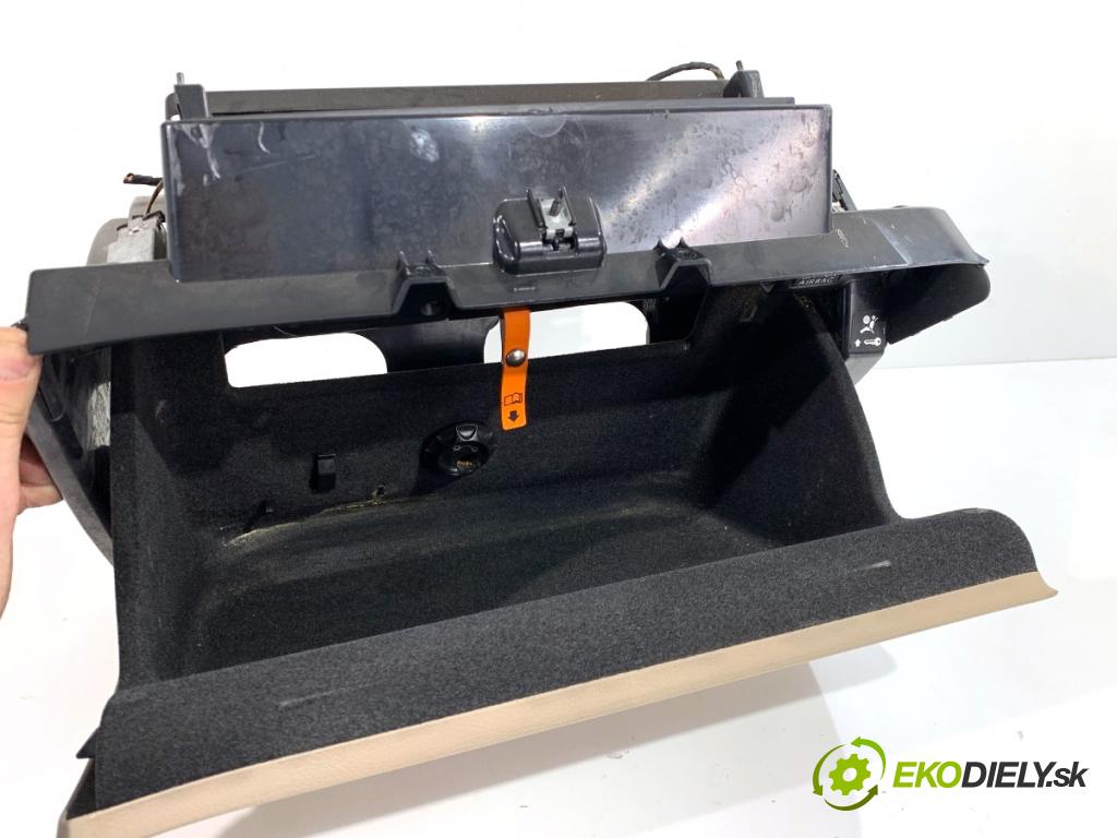 VW PASSAT B7 sedan 2013 103 kW 2.0 TDI 1968 Priehradka, kastlík spolujazdca 3C1857114E (Priehradka (kastlík))