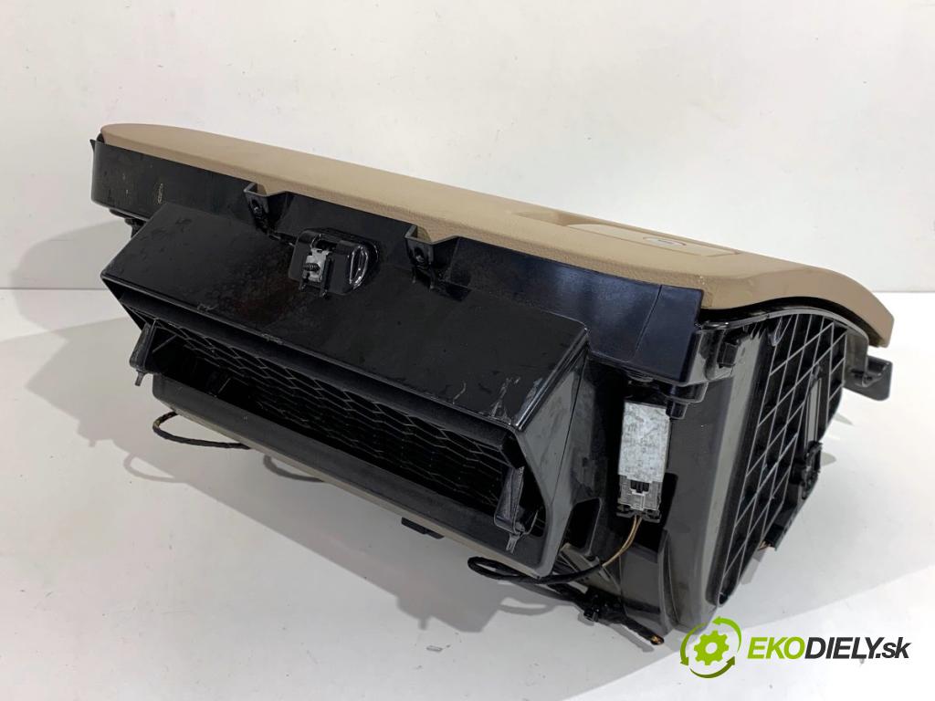 VW PASSAT B7 sedan 2013 103 kW 2.0 TDI 1968 Priehradka, kastlík spolujazdca 3C1857114E (Priehradka (kastlík))