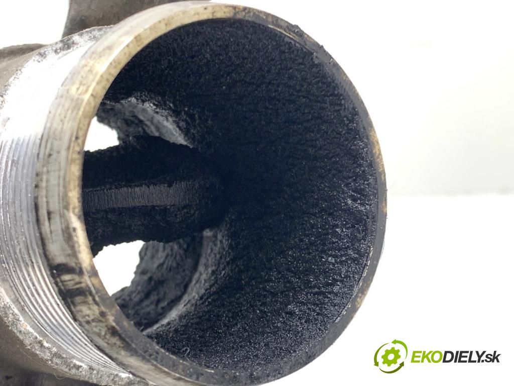 VW PASSAT B7 sedan 2013 103 kW 2.0 TDI 1968 Škrtiaca klapka 03L128063T (Škrtiaca klapka)