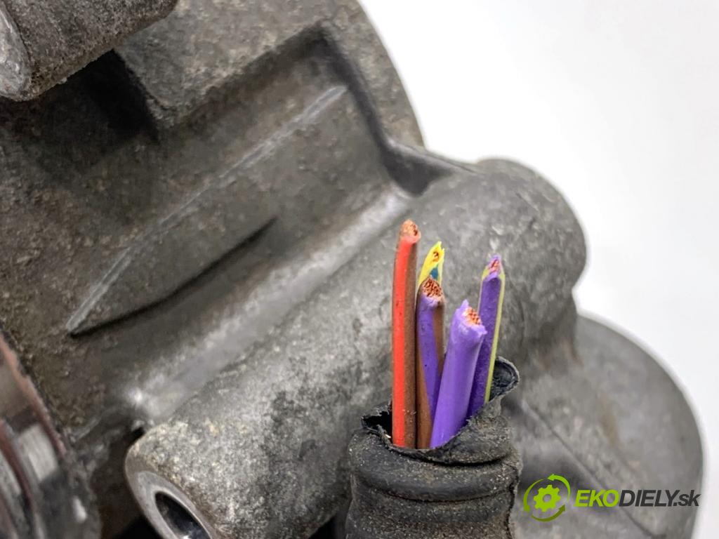 VW PASSAT B7 sedan 2013 103 kW 2.0 TDI 1968 Škrtiaca klapka 03L128063T (Škrtiaca klapka)