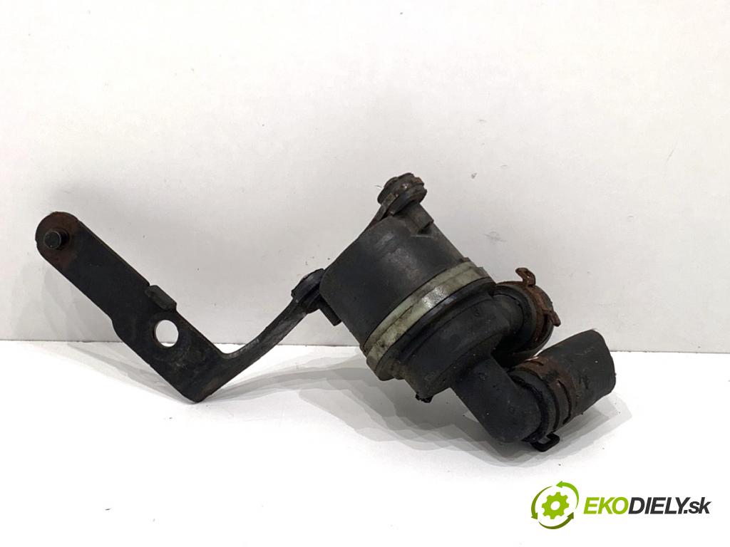 VW PASSAT B7 sedan 2013 103 kW 2.0 TDI 1968 DALŠÍ: pumpa vody 5N0965561A (Vodní pumpa)