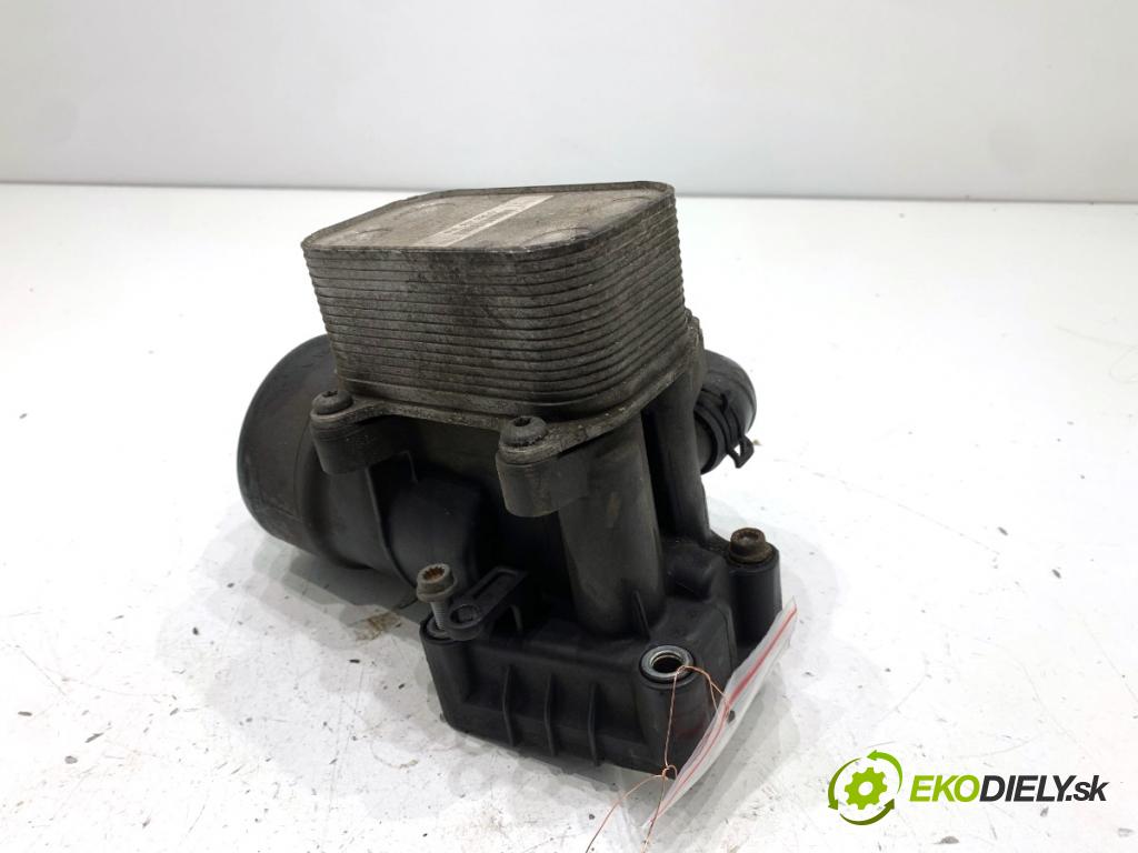 VW PASSAT B7 sedan 2013 103 kW 2.0 TDI 1968 Obal filtra oleja 03L117021C (Obal olejového filtra)