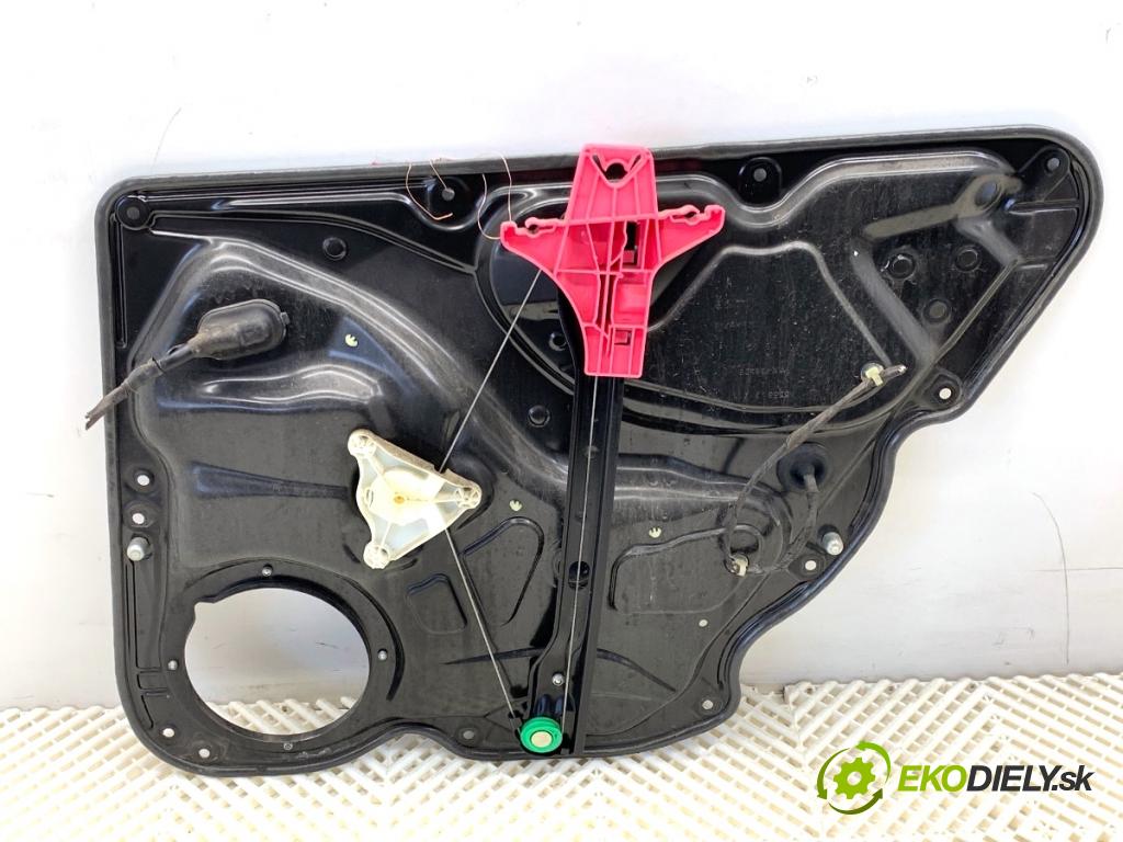 VW PASSAT B7 sedan 2013 103 kW 2.0 TDI 1968 mechanismus okna levý zadní část