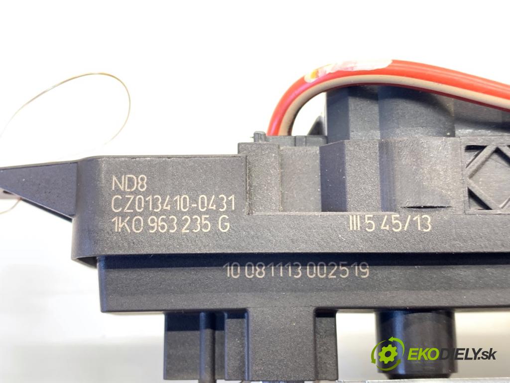 VW PASSAT B7 sedan 2013 103 kW 2.0 TDI 1968 topné těleso radiátor topení elektrická 1K0963235G (Radiátor topení)