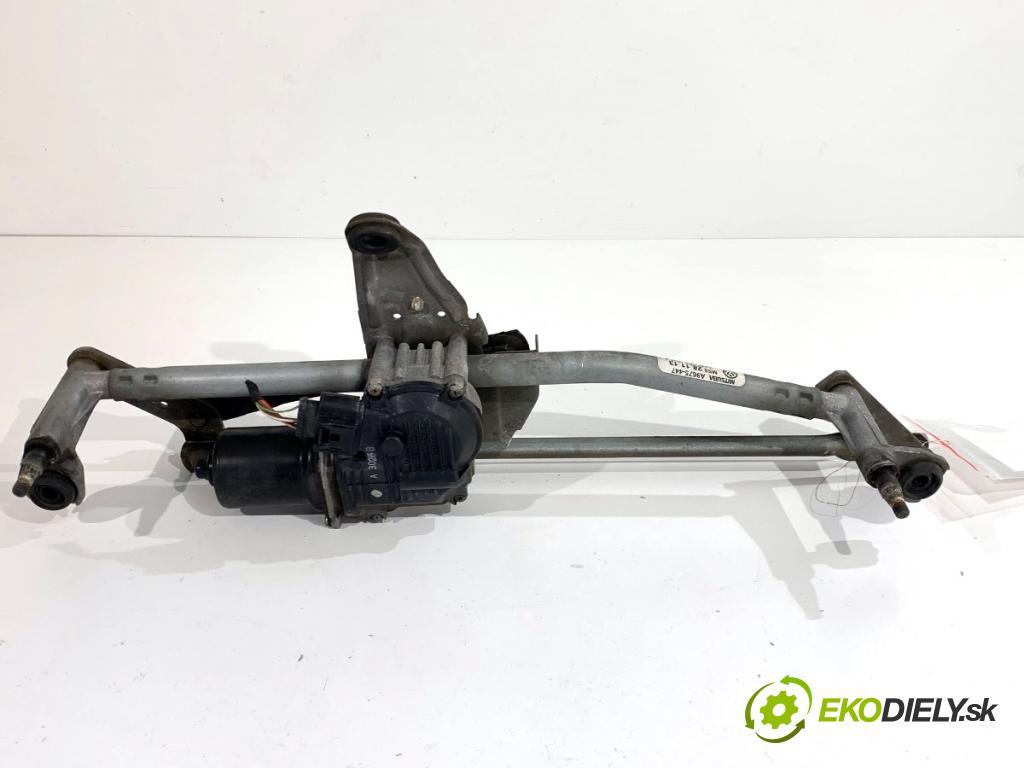 VW PASSAT B7 sedan 2013 103 kW 2.0 TDI 1968 mechanismus stěračů přední část 3AB955023A (Motorek stěračů přední)