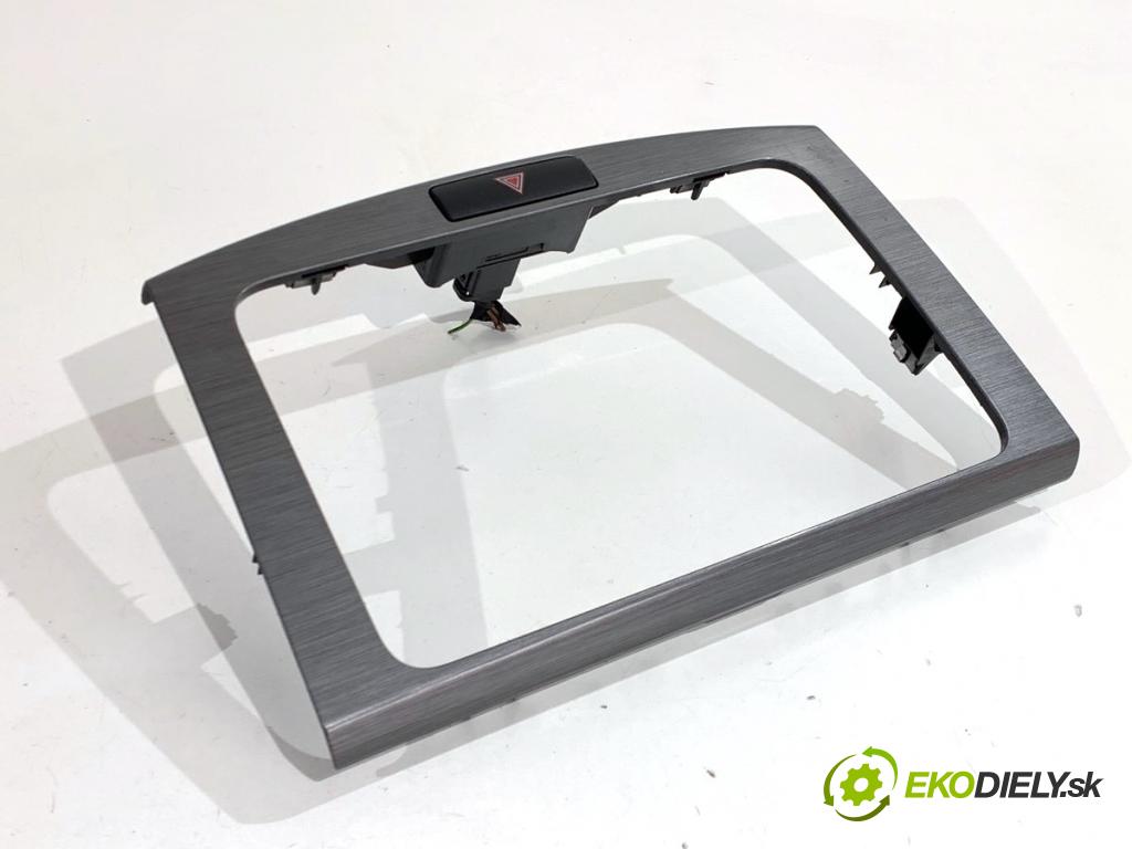 VW PASSAT B7 sedan 2013 103 kW 2.0 TDI 1968 lišty kryt 3AB858366D 3AB857212D (Lišta)