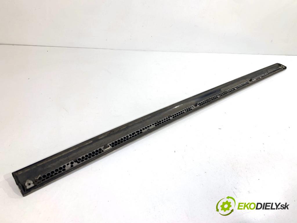 VW PASSAT B7 sedan 2013 103 kW 2.0 TDI 1968 lišta dveře pravý přední část 3AA854940A