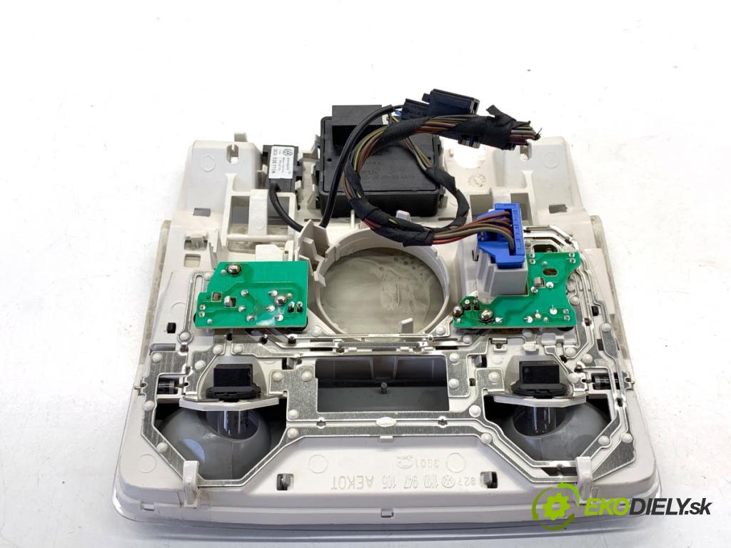 VW PASSAT B7 sedan 2013 103 kW 2.0 TDI 1968 světlo stropní 1K0947105