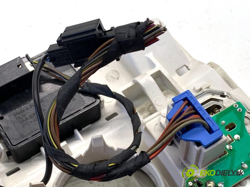 VW PASSAT B7 sedan 2013 103 kW 2.0 TDI 1968 světlo stropní 1K0947105