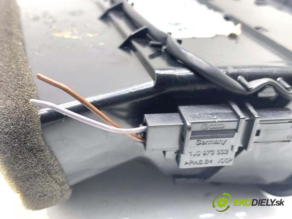 VW PASSAT B7 sedan 2013 103 kW 2.0 TDI 1968 Mriežky kúrenia pravy predný 3AB819702A