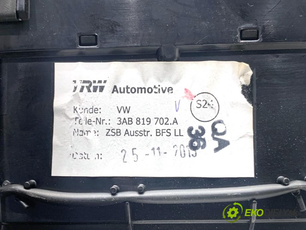 VW PASSAT B7 sedan 2013 103 kW 2.0 TDI 1968 mří topení pravý přední část 3AB819702A