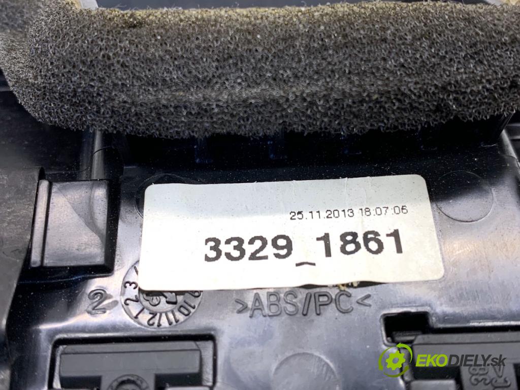 VW PASSAT B7 sedan 2013 103 kW 2.0 TDI 1968 Mriežky kúrenia ľavy predný 3AB819701A