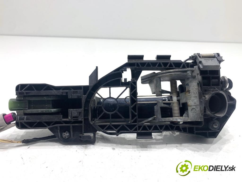 VW PASSAT B7 sedan 2013 103 kW 2.0 TDI 1968 klika vnejší pravý zadní část