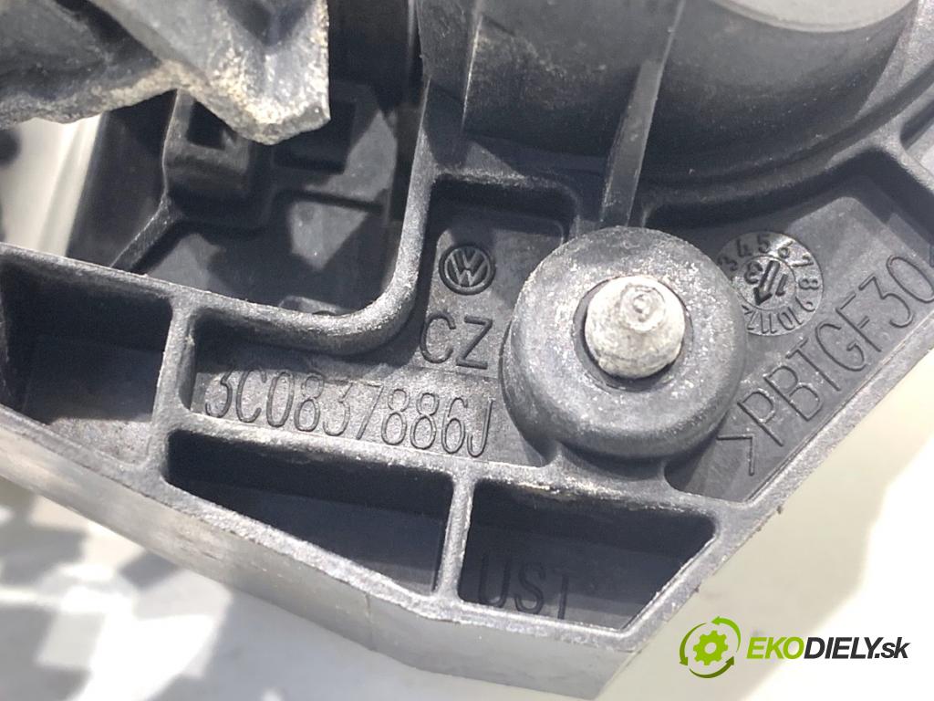 VW PASSAT B7 sedan 2013 103 kW 2.0 TDI 1968 Kľučka vonkajšia pravy zad