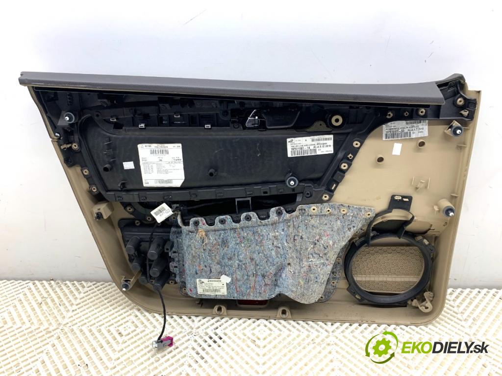 VW PASSAT B7 sedan 2013 103 kW 2.0 TDI 1968 čalúnenie Dvere pravy predný