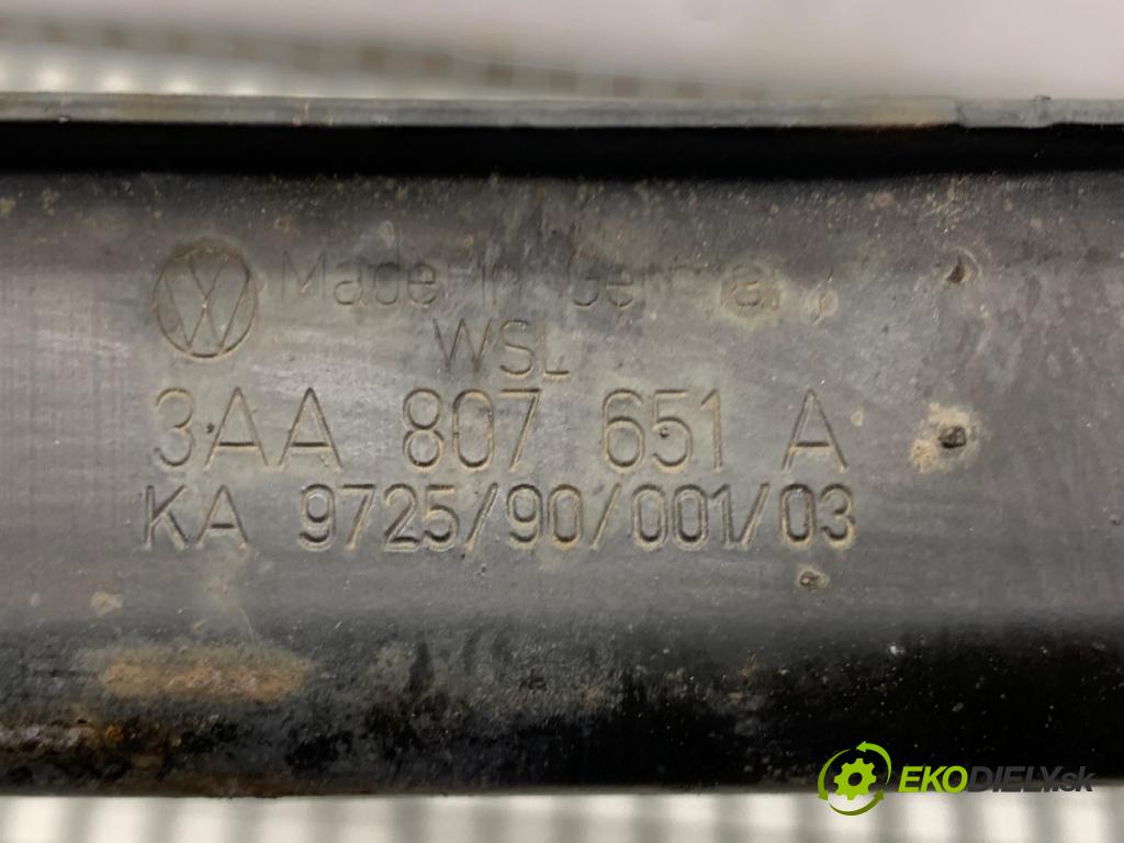 VW PASSAT B7 sedan 2013 103 kW 2.0 TDI 1968 Výstuha nárazníka predný dolná 3AA807651A