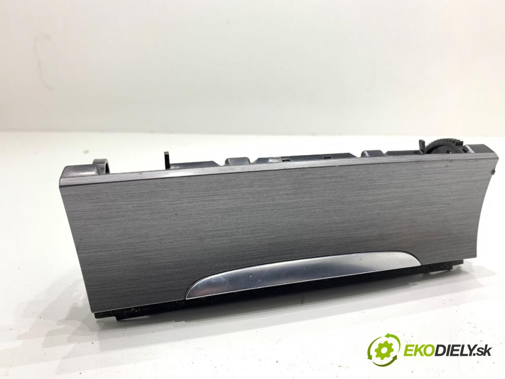 VW PASSAT B7 sedan 2013 103 kW 2.0 TDI 1968 popelník 3C0863284K