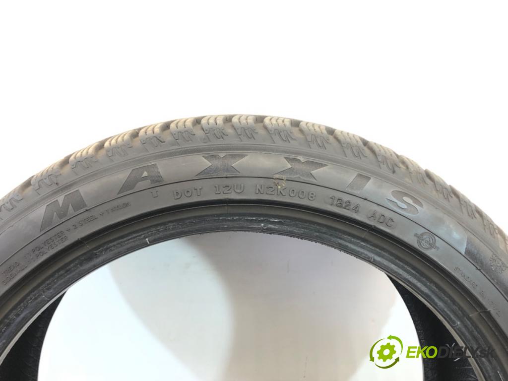 --- ---      PNEUMATIKA: zima 2X 225/45 18" MAXXIS