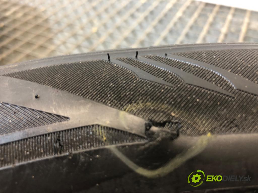 --- ---      PNEUMATIKA: zima 2X 185/65 15" LAUFENN: