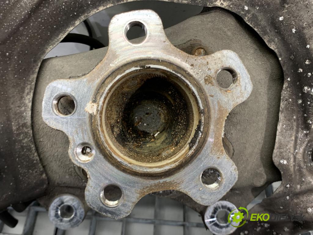 BMW G31 Kombi 2020 140 kW 520 d 1995 náboj pravý přední část