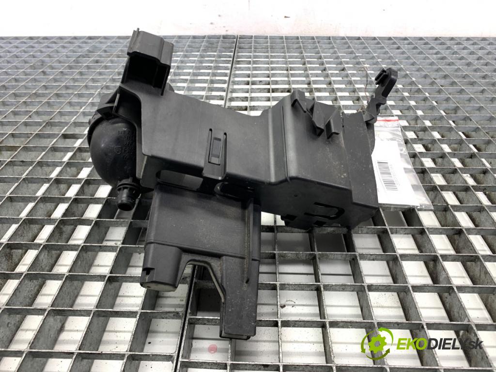 BMW G31 Kombi 2020 140 kW 520 d 1995 nádržka vyrovnávací kapaliny chadicího 8595280