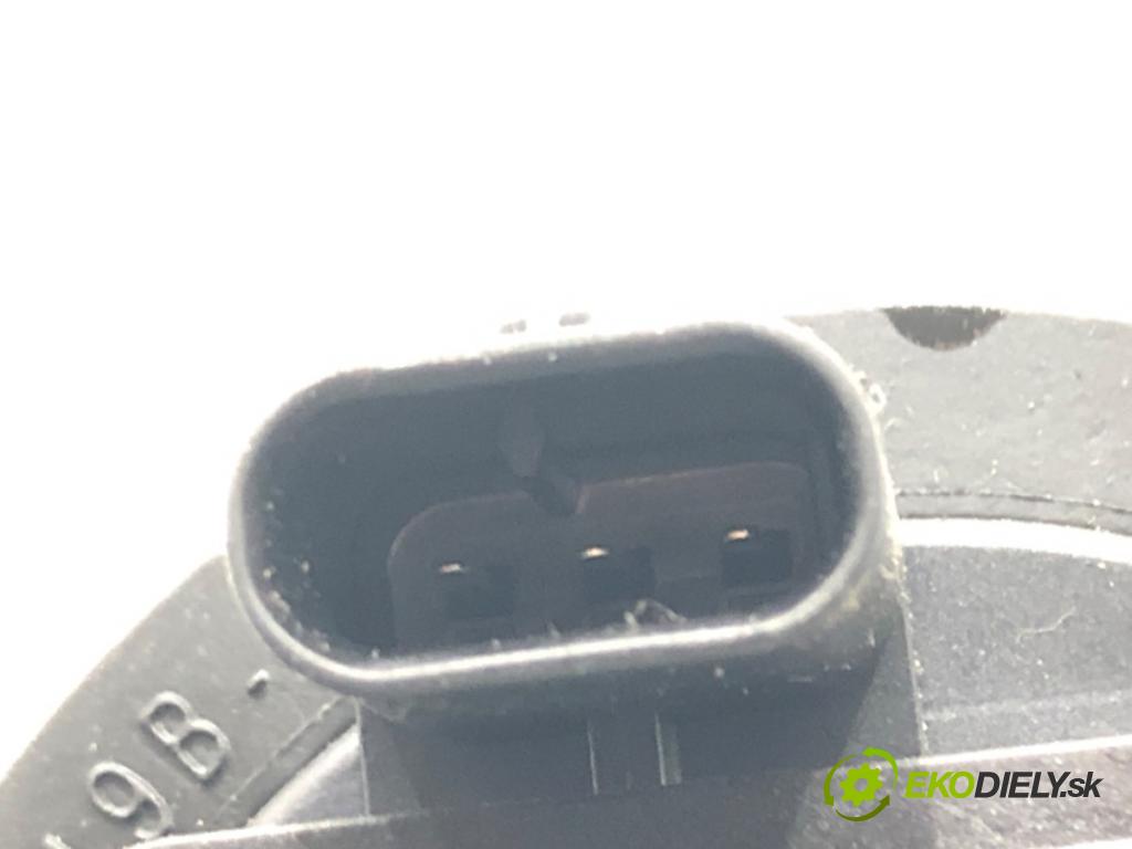 BMW G31 Kombi 2020 140 kW 520 d 1995 DALŠÍ: Pumpa vody 8474820 (Vodná pumpa)