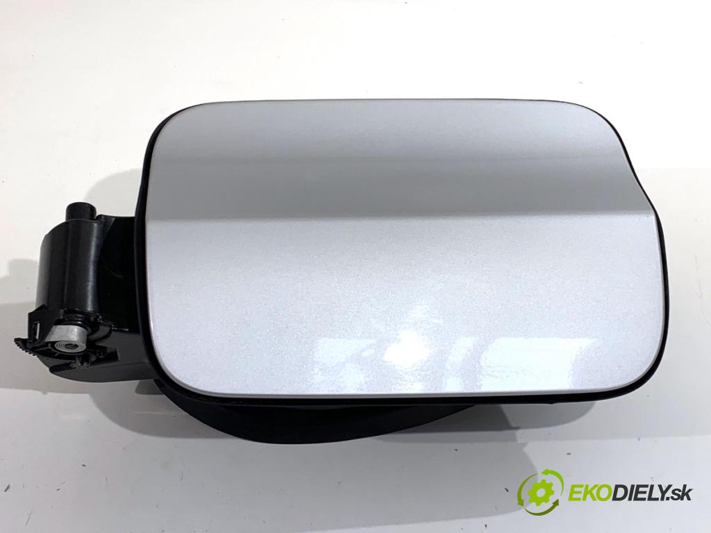 BMW G31 Kombi 2020 140 kW 520 d 1995 dvířka nádrže paliva  (Klika dveří ostatní)