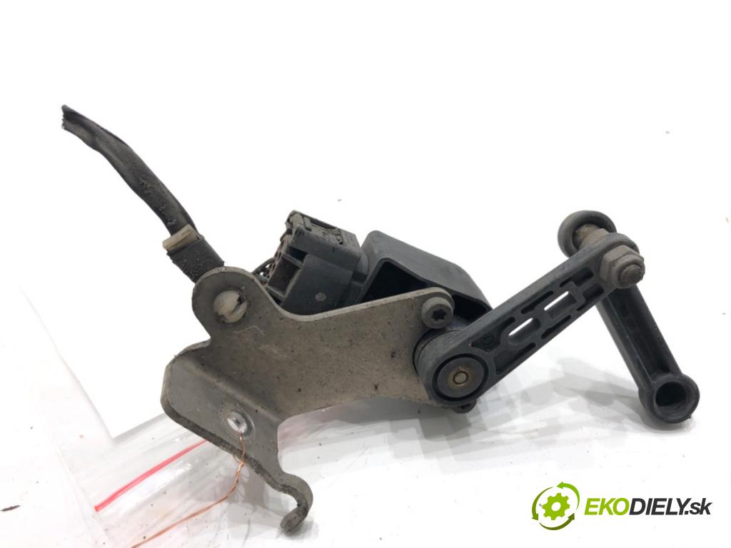 BMW G31 Kombi 2020 140 kW 520 d 1995 snímač ÚROVEŇ: XENON zadní část levý 6870000