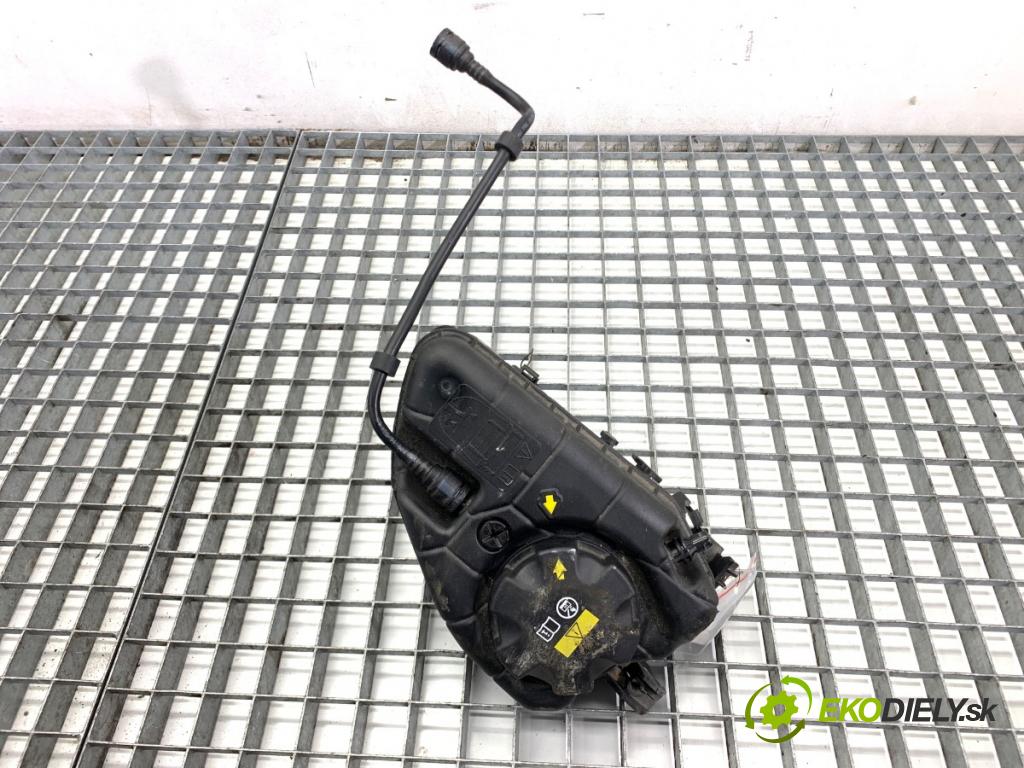 BMW G31 Kombi 2020 140 kW 520 d 1995 nádržka vyrovnávací kapaliny chadicího 9884859